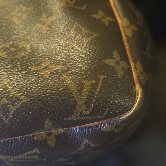 Louis Vuitton Batignolles Shoulder Bag - Picture 8 of 10